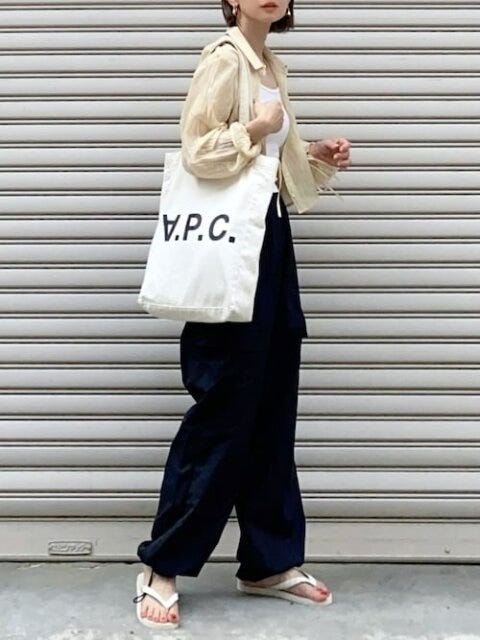 カーゴパンツ　コーデ　黒