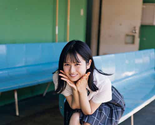 日向坂46上村ひなの、野球場で制服姿披露 夏の青春グラビアに