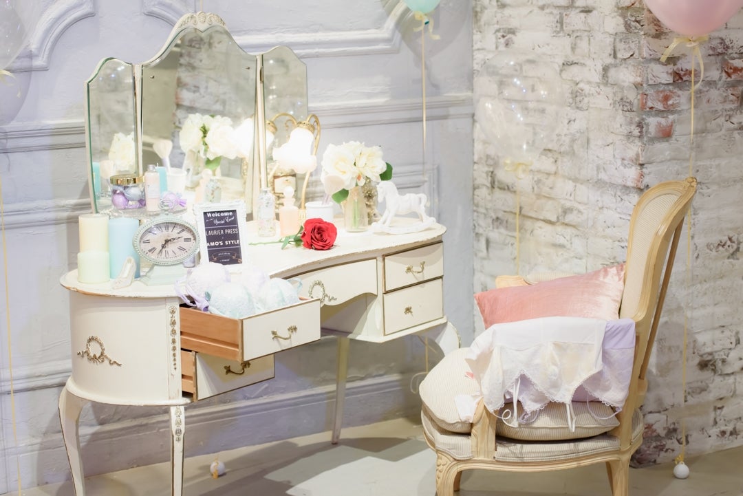 洗練された大人女子のドレッサールームをイメージ
