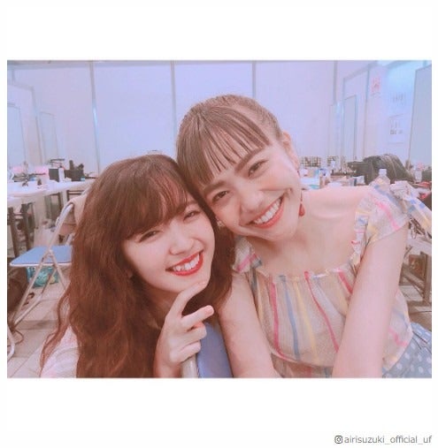 “Wあいり”松井愛莉＆鈴木愛理の絆にファン歓喜　笑顔満開2ショット