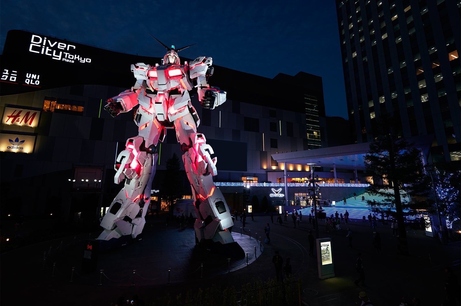 ダイバーシティ東京 プラザ（C）創通・サンライズ