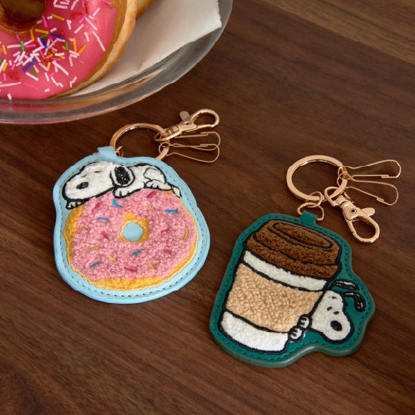 SNOOPY さがら刺繡キーホルダー（税込1,430円）（C）2026 Peanuts Worldwide LLC