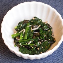 【動画でわかる】パパっと簡単でうまうま!「ほうれん草としらすのナムル」の作り方