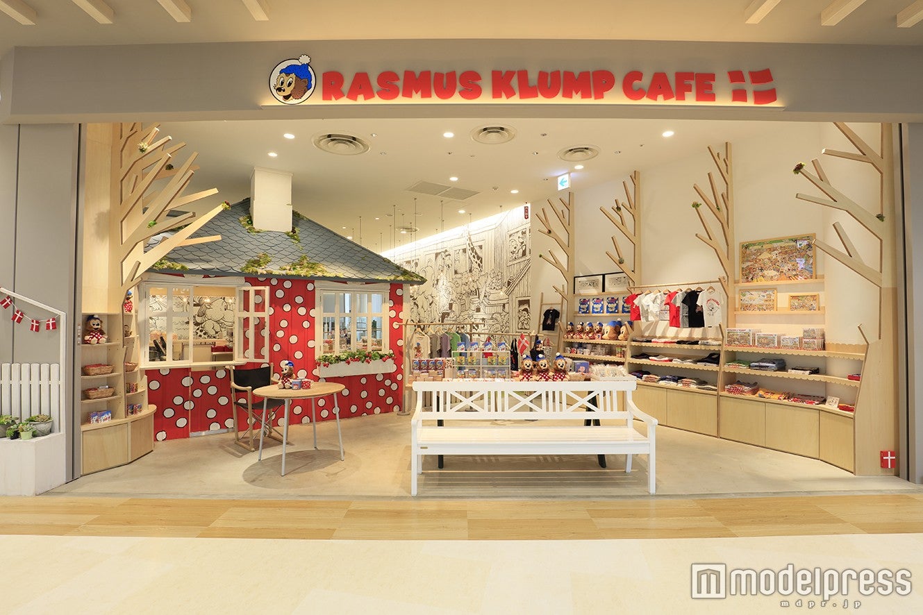 カフェにはショップも併設／画像提供：RKホールディングス