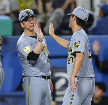 阪神・藤川監督 圧巻2発の佐藤輝を称賛「夢を与えている。素晴らしい野球選手になってきている」守備で2悪送球も「今晩寝て忘れて。今は勝利を届けるとのが何よりも大事な時期」