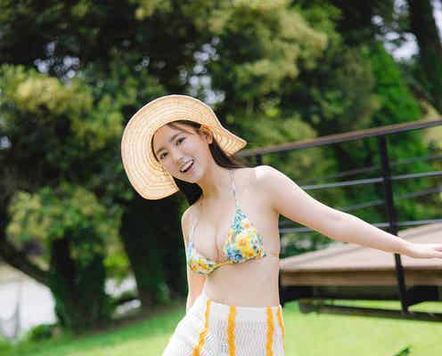 沢口愛華、花柄ビキニでセレブな雰囲気溢れる