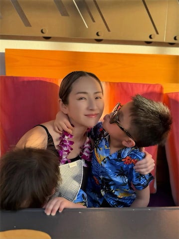 元グラドルレスラー・愛川ゆず季、2児ママのハワイ満喫ショット公開