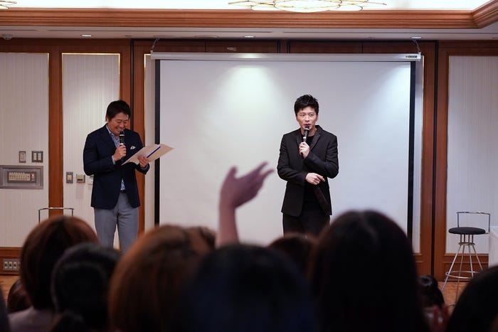 (右)田中圭(提供写真)