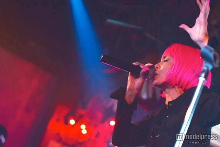 画像5 8 土屋アンナ ピンクショートヘアで登場 新曲 Lucifer で沸かす モデルプレス