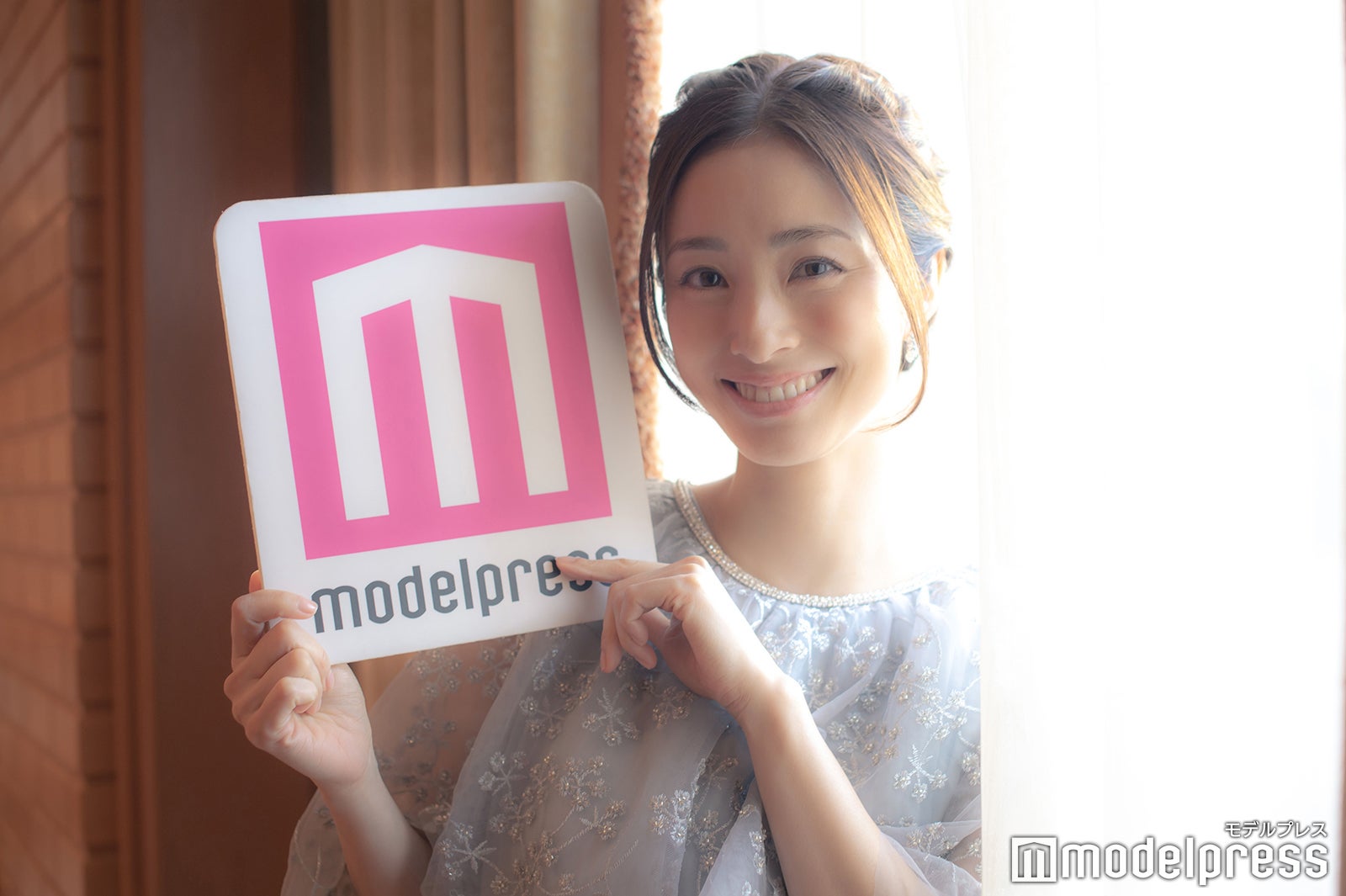 上戸彩 会報 10冊 と ドレスカタログ 2冊 と レアなオマケ 2点