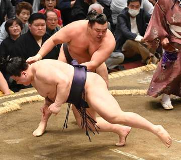 霧島連勝 横綱不在の中、示した大関の存在感 八角理事長「優勝できたら来場所すぐ上が見えてくる」