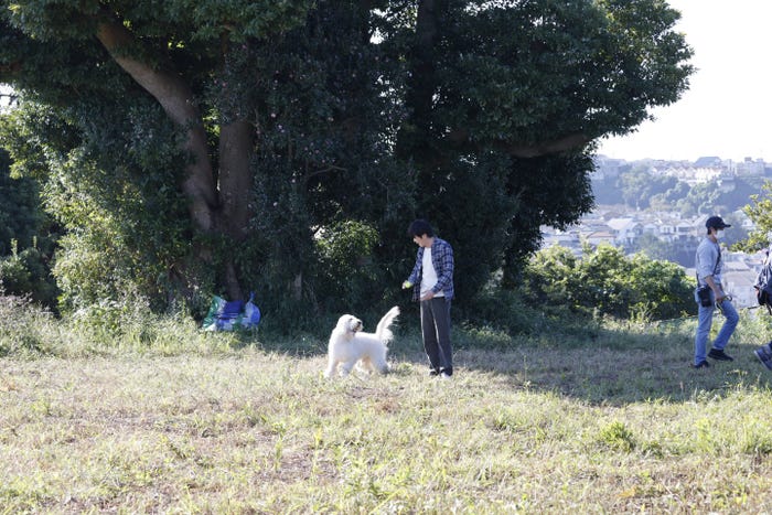 田中圭、ベック(C)2022「ハウ」製作委員会