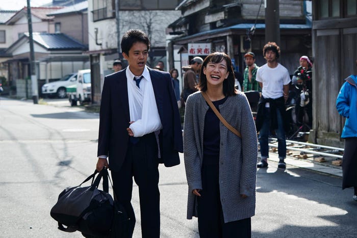 池松壮亮、蒼井優(C)2019「宮本から君へ」製作委員会