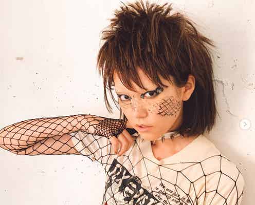 桐谷美玲、眉無しパンク風ショットが「もはや別人」「衝撃的」と反響
