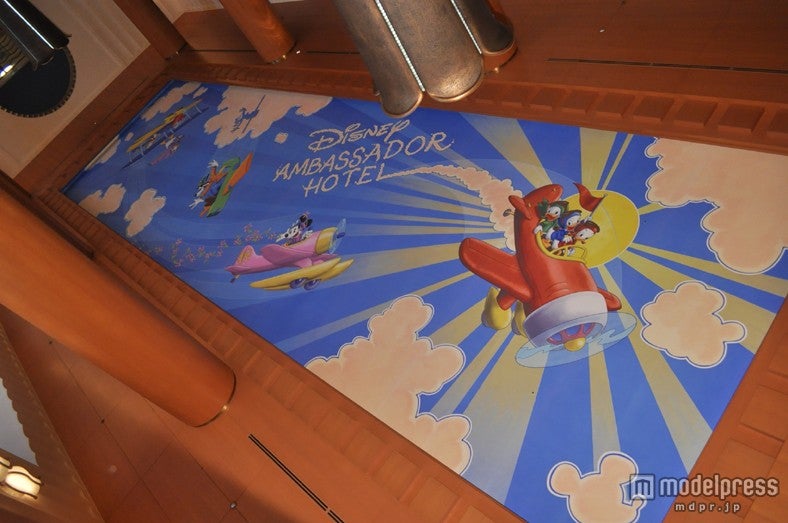 ロビーの天井画