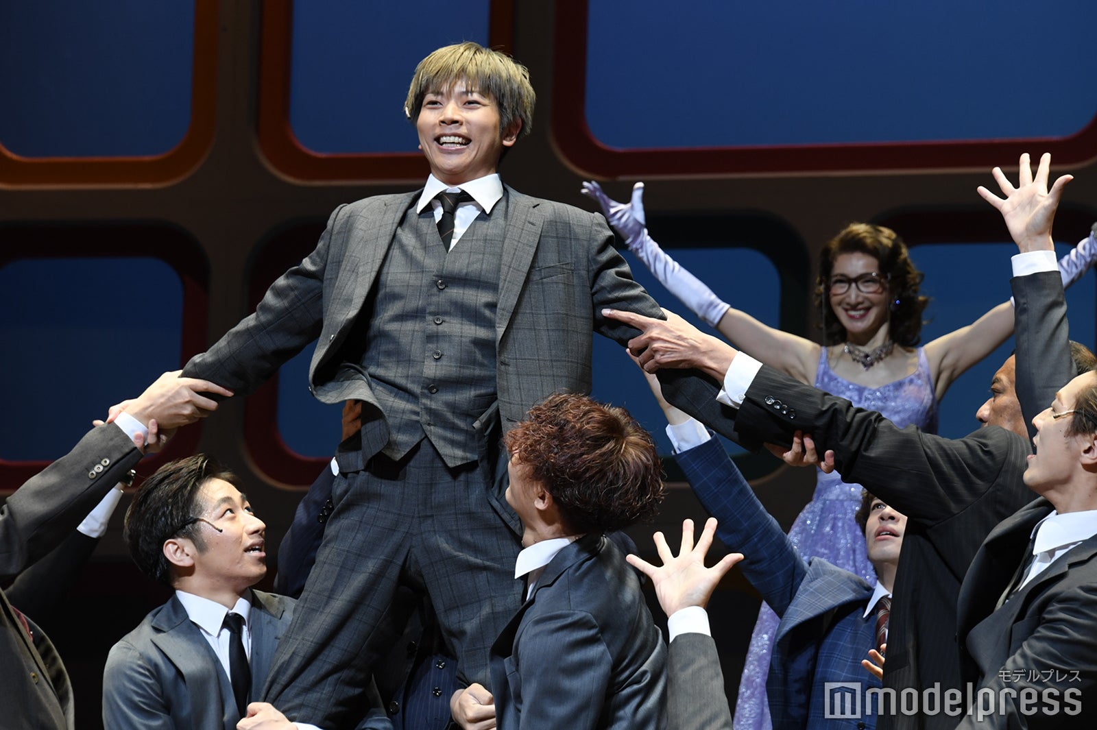 増田貴久（中央）／ミュージカル「ハウ・トゥー・サクシード」フォトコール （C）モデルプレス