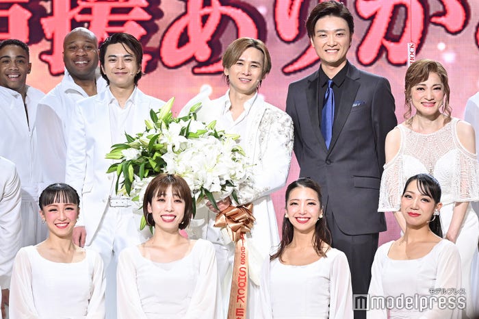 佐藤勝利、堂本光一、井上芳雄、島田歌穂「Endless SHOCK」エターナル編公演千穐楽の様子(C)モデルプレス