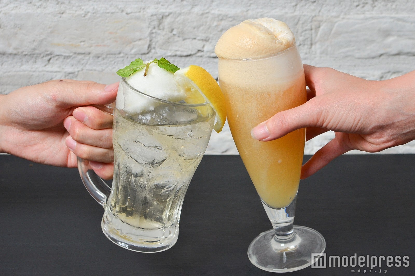 スイーツカクテルで乾杯（C)モデルプレス