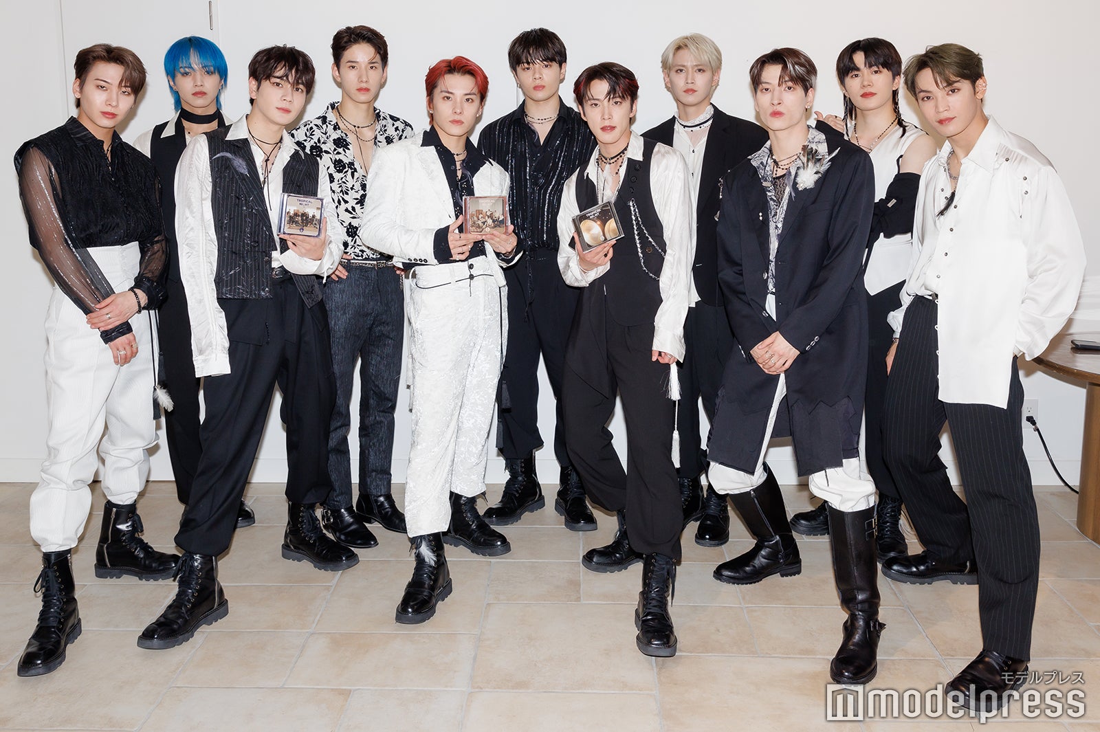 JO1／（左から）川尻蓮、大平祥生、豆原一成、佐藤景瑚、川西拓実、鶴房汐恩、河野純喜、白岩瑠姫、金城碧海、木全翔也、與那城奨（C）モデルプレス