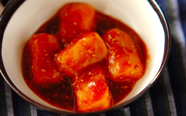 ご飯やおつまみにピッタリ！　甘辛い餅のコチュジャン和え