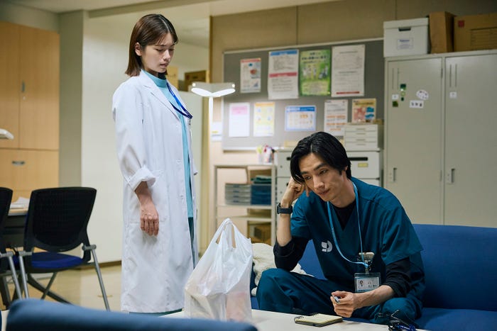 小芝風花、清水尋也「19番目のカルテ」(C)TBSスパークル/TBS(撮影:加藤春日)