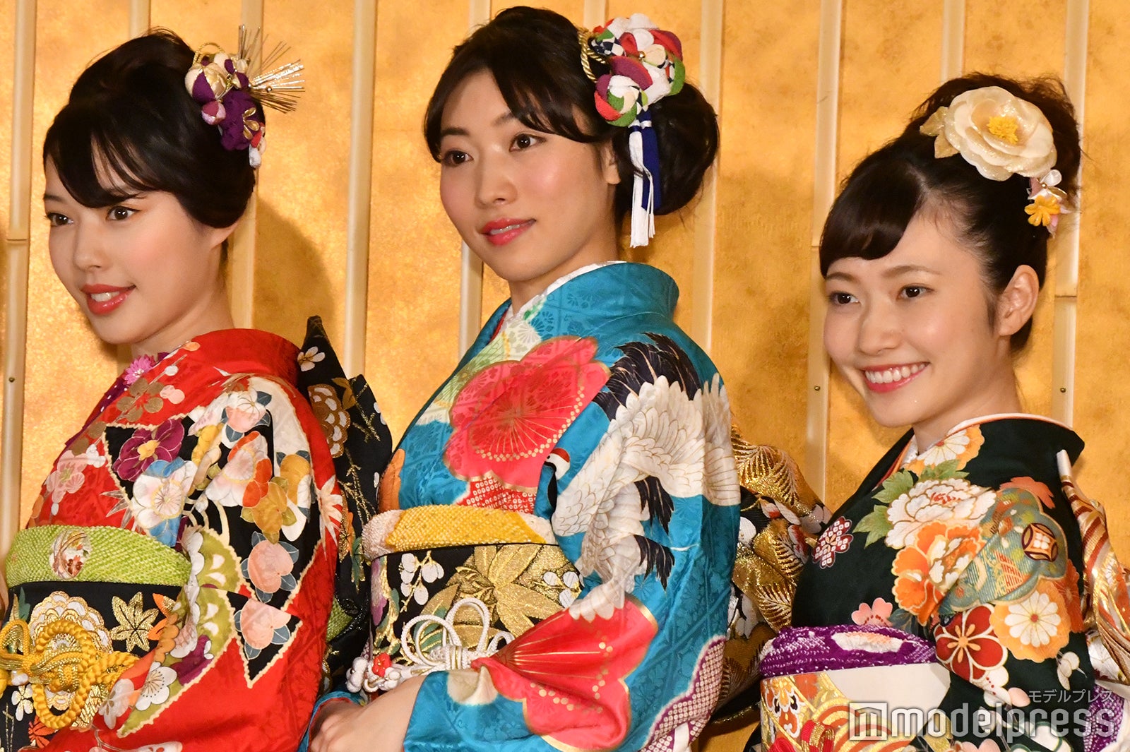 （左から）牧村里奈さん、橘穂奈美さん、末井櫻子さん（C）モデルプレス