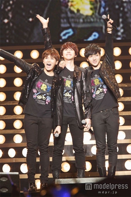 全国ツアーのクライマックスを迎えたSUPER JUNIOR-K.R.Y.（左から：リョウク、キュヒョン、イェソン）