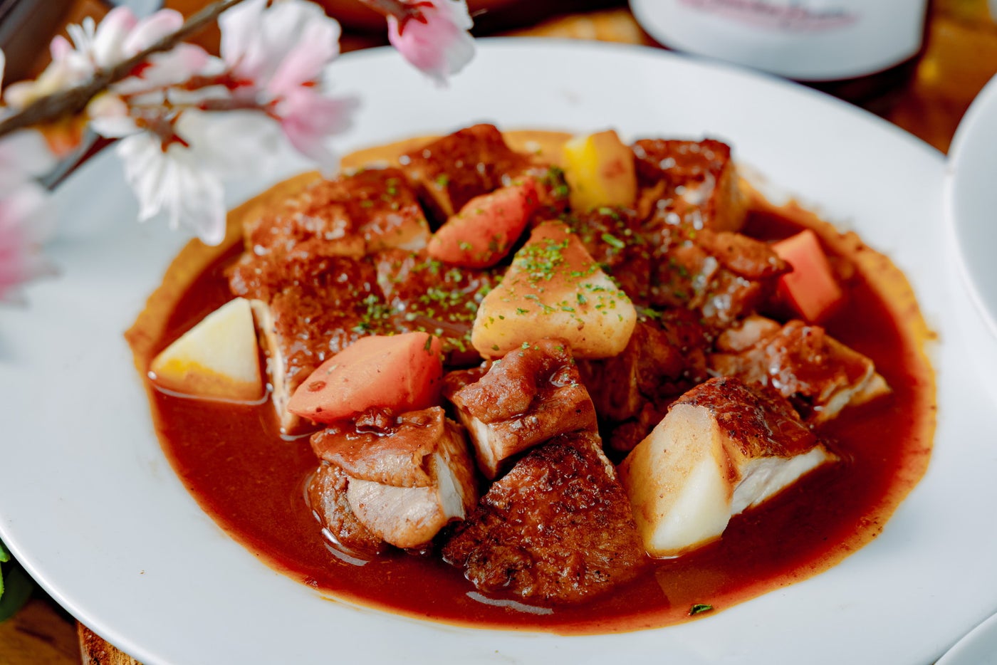 桜・グランピングブッフェ（提供写真）