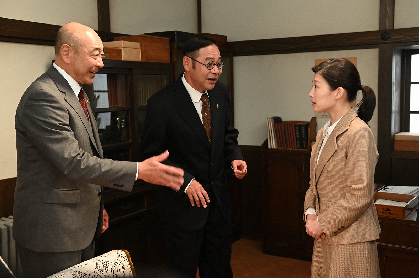 高橋克実、田口浩正、伊藤沙莉「虎に翼」（C）NHK