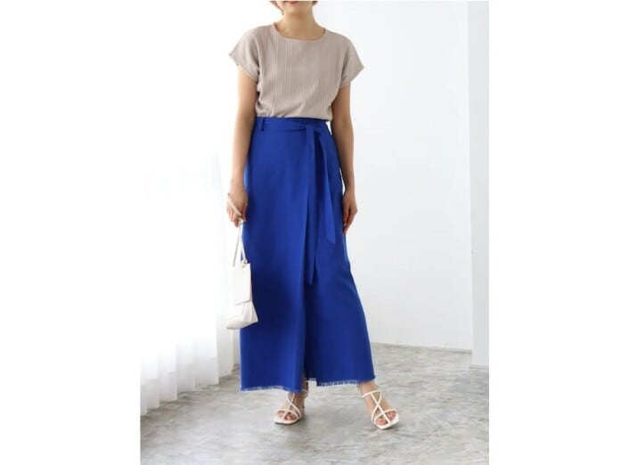 ぱっと目をひく鮮やかカラーとリネン混素材が爽やか 出典:WEAR