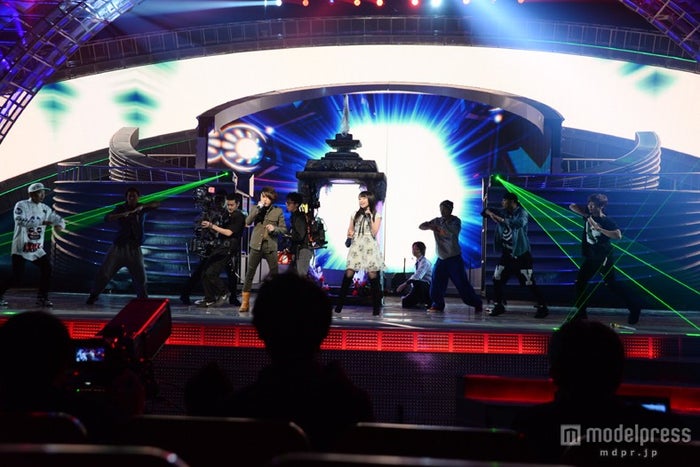 T M Revolution 水樹奈々が熱唱 圧巻の光とcg演出でスペシャルコラボ再び 紅白リハ初日 モデルプレス T M Revolution 水樹奈々が熱唱 圧巻の光とcg演出でスペシャルコラボ再び 紅白リハ初日 モデルプレス