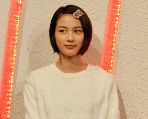 能年玲奈、“ピュアスマイル”振りまき紅白リハ登場<紅白リハ2日目>