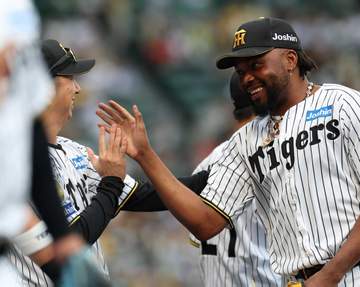 阪神・ドリス 九回0封締め 盟友・藤川監督に100勝届けた「僕にとっても彼にとってもいい思い出」