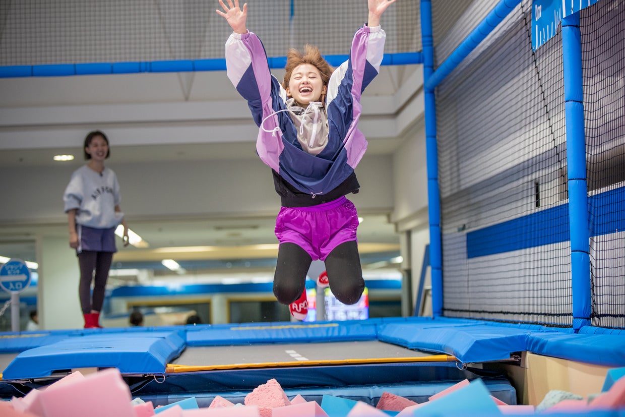 トランポリン対決 （写真提供：MBS）