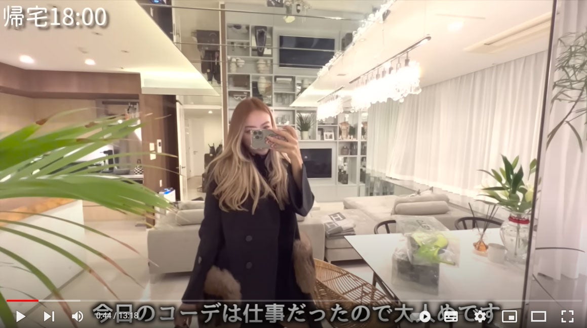 GENKING、“360度ミラー貼り”の自宅初公開「リビング広すぎる」「インテリアのセンスすごい」の声