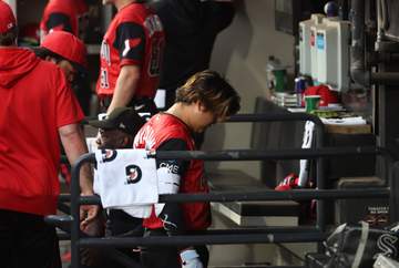 村上宗隆「数週間欠場するかもしれない」ベナブル監督の発言を米記者伝える 負傷者リスト入り濃厚か 米報道