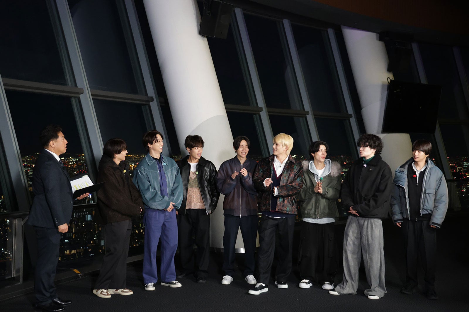 佐野瑞樹アナ、猪俣周杜、寺西拓人、原嘉孝、橋本将生、篠塚大輝、松島聡、木村拓哉、菊池風磨、佐藤勝利（C）フジテレビ