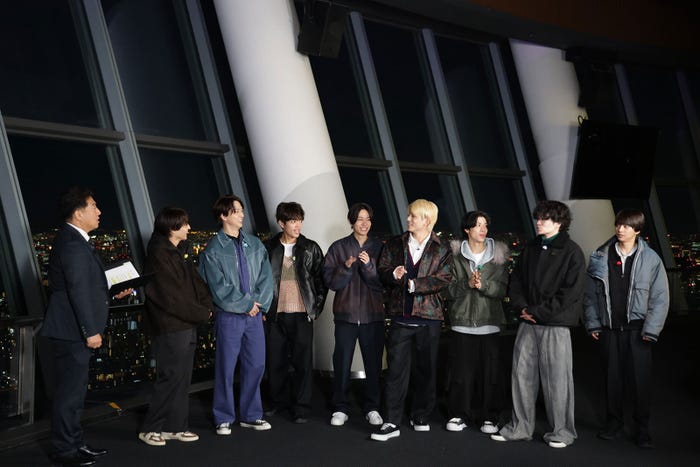 佐野瑞樹アナ、猪俣周杜、寺西拓人、原嘉孝、橋本将生、篠塚大輝、松島聡、木村拓哉、菊池風磨、佐藤勝利(C)フジテレビ