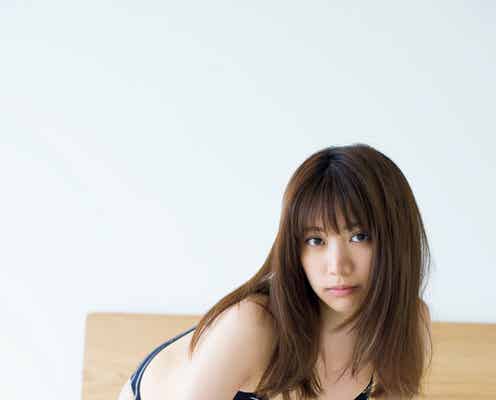 “あざとかわいい”で話題の源藤アンリ、嘘なしナチュラルグラビアで水着披露