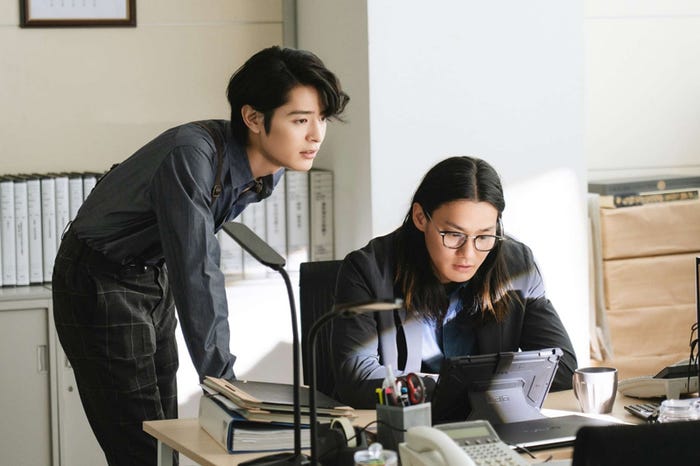 野村周平、塩野瑛久「REAL 恋愛殺人捜査班」(C)フジテレビ