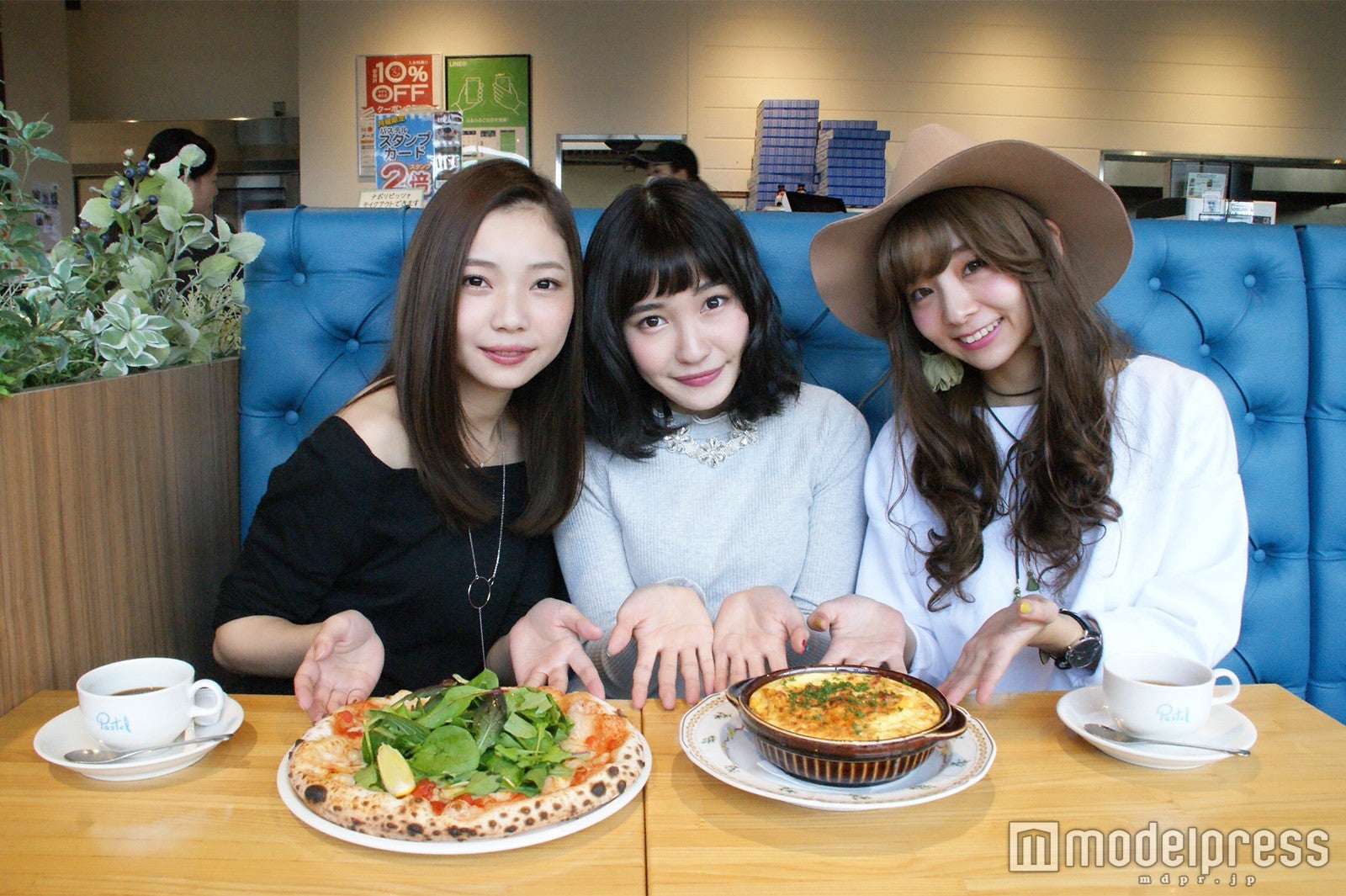 （写真右）「奥美濃古地鶏とナスのペンネグラタン スフレ風」1,100円（税抜き）（C）モデルプレス