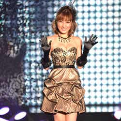 熊田曜子(「第19回 神戸コレクション2011 AUTUMN/WINTER」より)