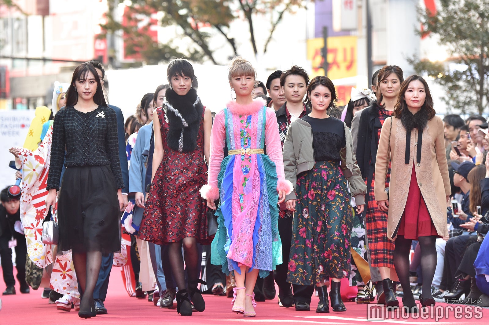 （中央）Dream Ami（C）モデルプレス