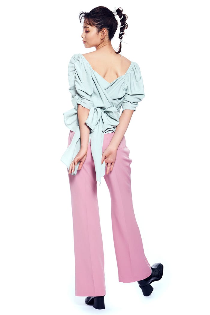 「ワントーン+1」コーデ(提供写真)