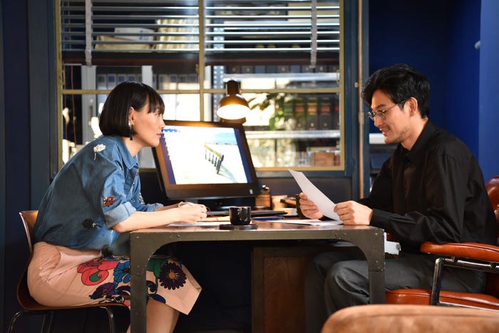 菊地凛子・松田龍平「獣になれない私たち」第1話より(C)日本テレビ