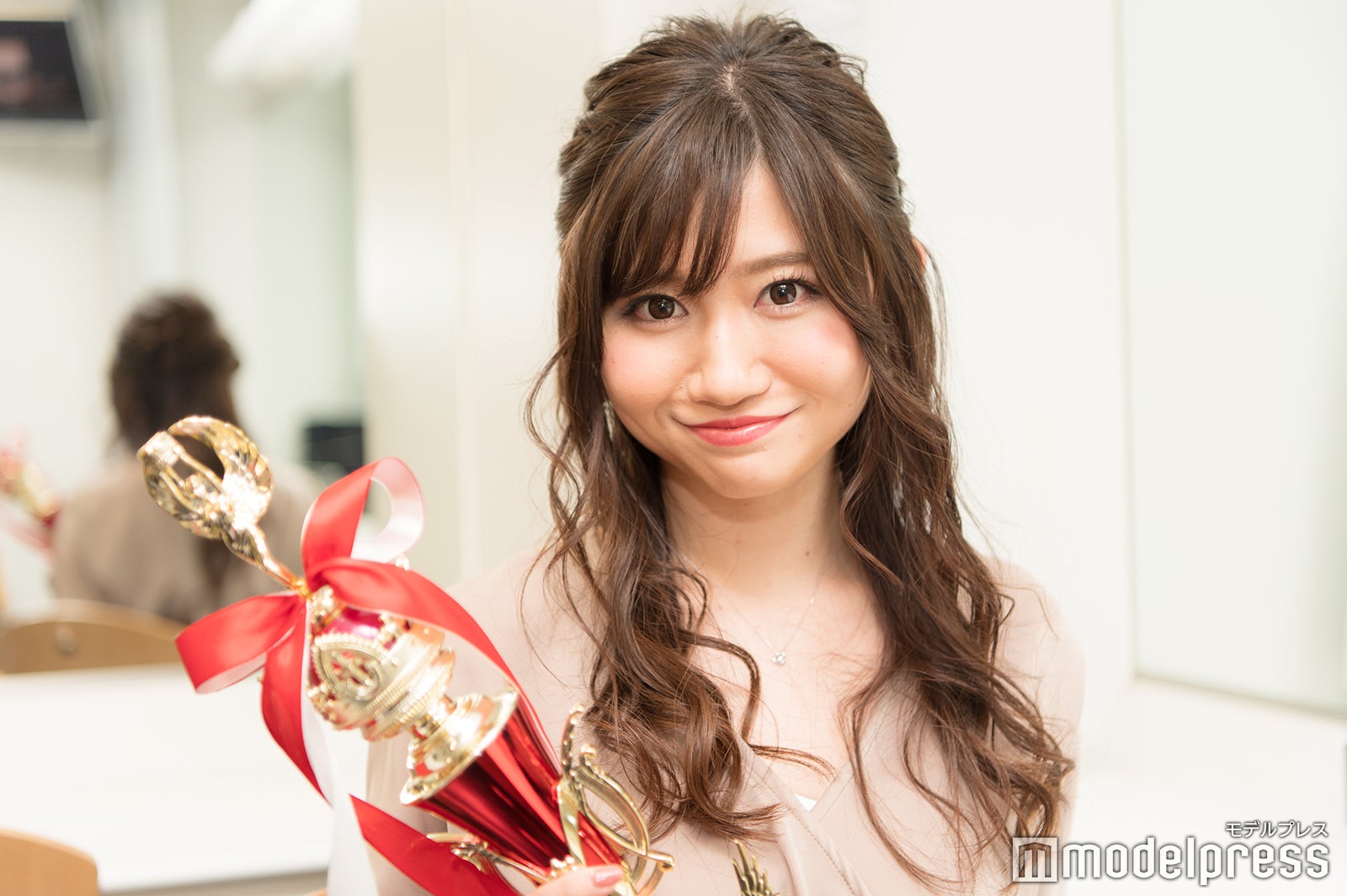 嘉部志音 （C）モデルプレス