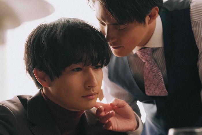 古屋呂敏、白石隼也「恋をするなら二度目が上等」第5話より(C)「恋をするなら二度目が上等」製作委員会・MBS