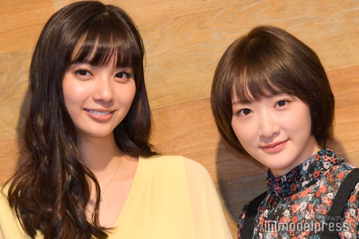 新川優愛、生駒里奈 (C)モデルプレス