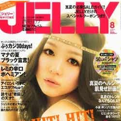 小泉梓の特集が掲載されている雑誌「JELLY」8月号(ぶんか社、2011年6月17日発売)表紙:西野カナ