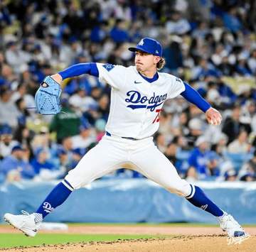 ドジャース ロブレスキーが圧巻投球で2勝目 ロバーツ監督の先発6番手評価を覆す快投 山本由伸がハグ＆背中たたき祝福